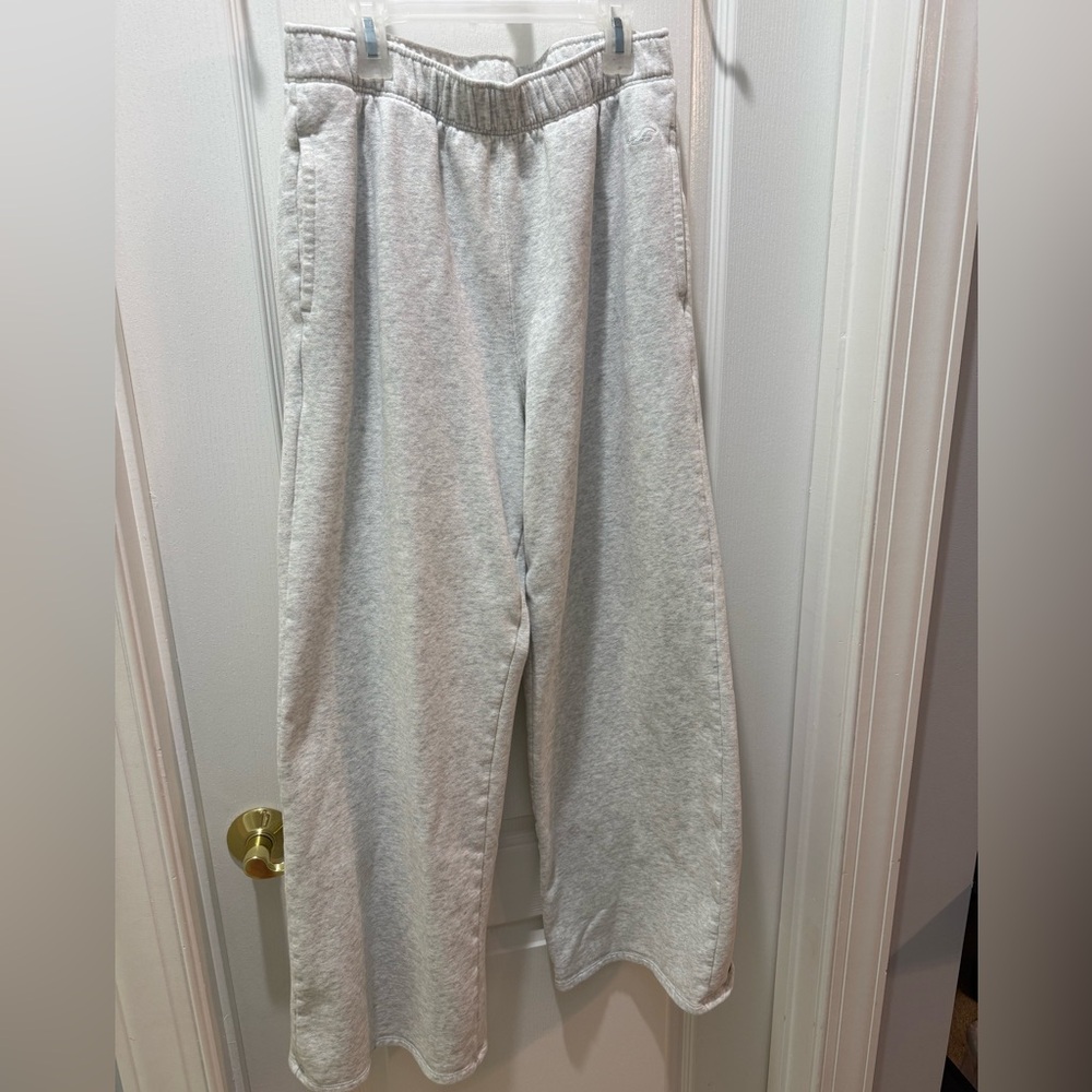 Hollister Women’s Heather Grey Sweatpants Size Medium